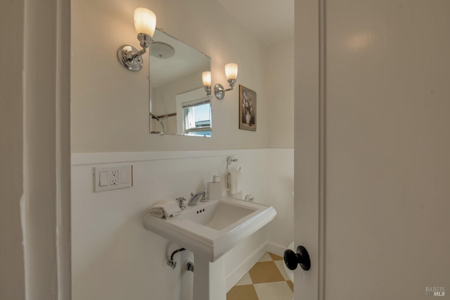 Detail Gallery Image 25 of 48 For 340 Church St, Sonoma,  CA 95476 - 4 Beds | 3/1 Baths