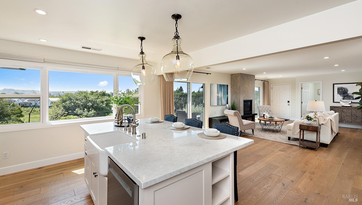 Detail Gallery Image 13 of 64 For 2022 Live Oak Farm Ln, Petaluma,  CA 94952 - 3 Beds | 2/1 Baths