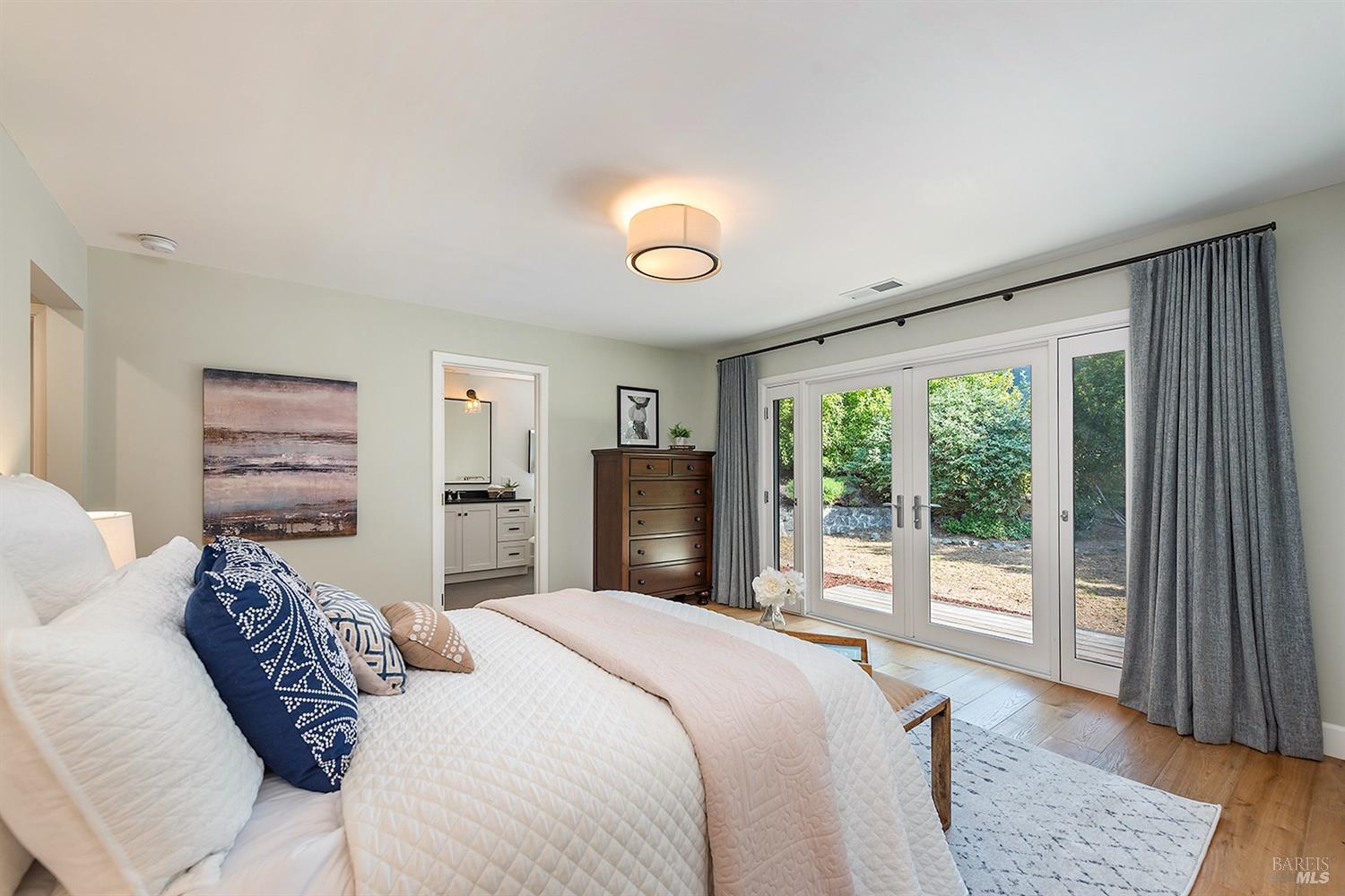 Detail Gallery Image 28 of 64 For 2022 Live Oak Farm Ln, Petaluma,  CA 94952 - 3 Beds | 2/1 Baths