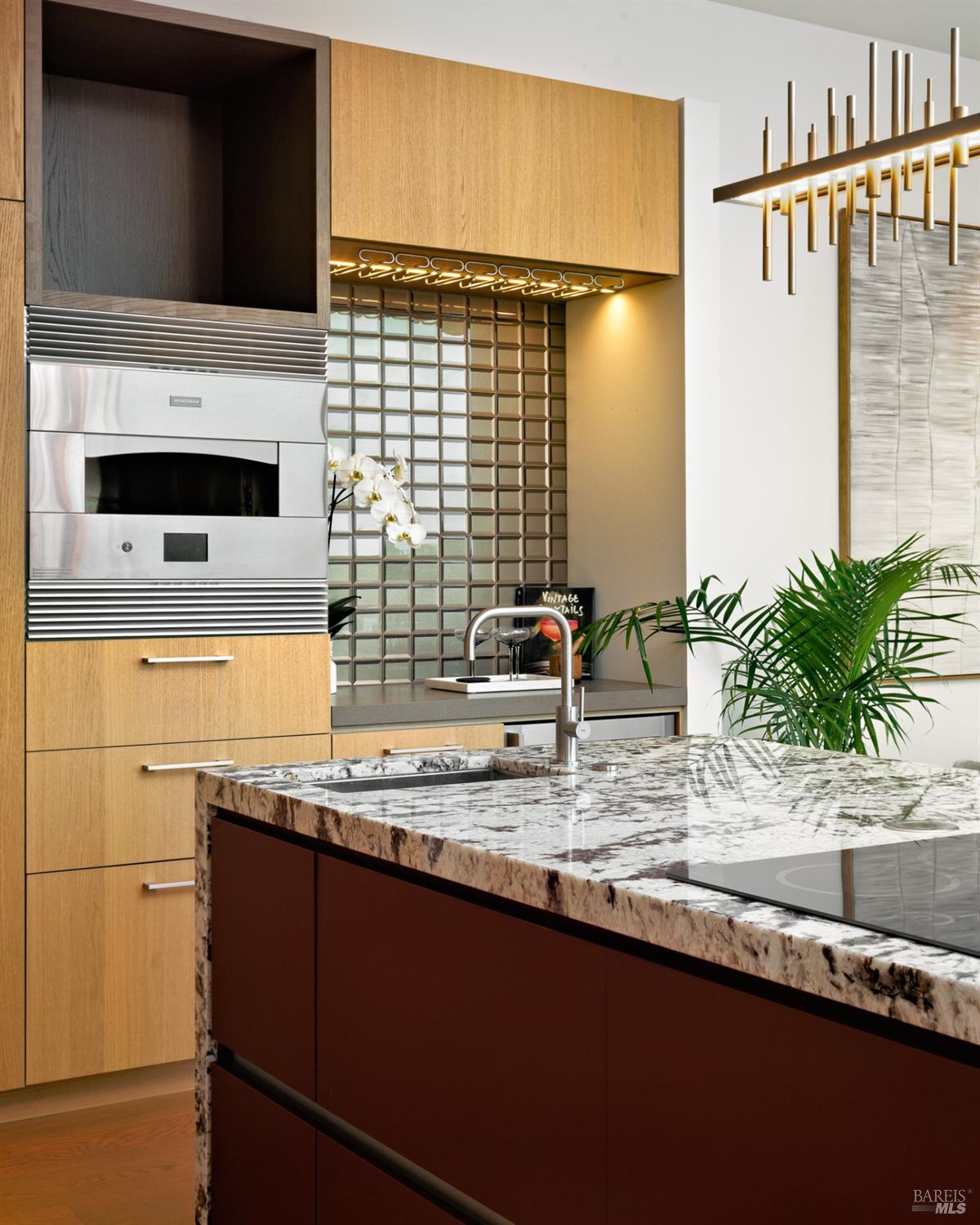 Detail Gallery Image 13 of 49 For 2 Upper Alcatraz Pl, Mill Valley,  CA 94941 - 5 Beds | 5/1 Baths