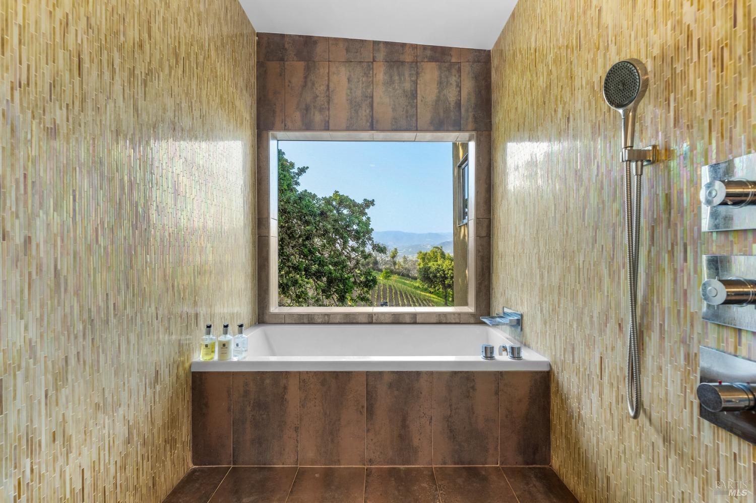Detail Gallery Image 23 of 69 For 4982 W Soda Rock Ln, Healdsburg,  CA 95448 - 4 Beds | 3/1 Baths