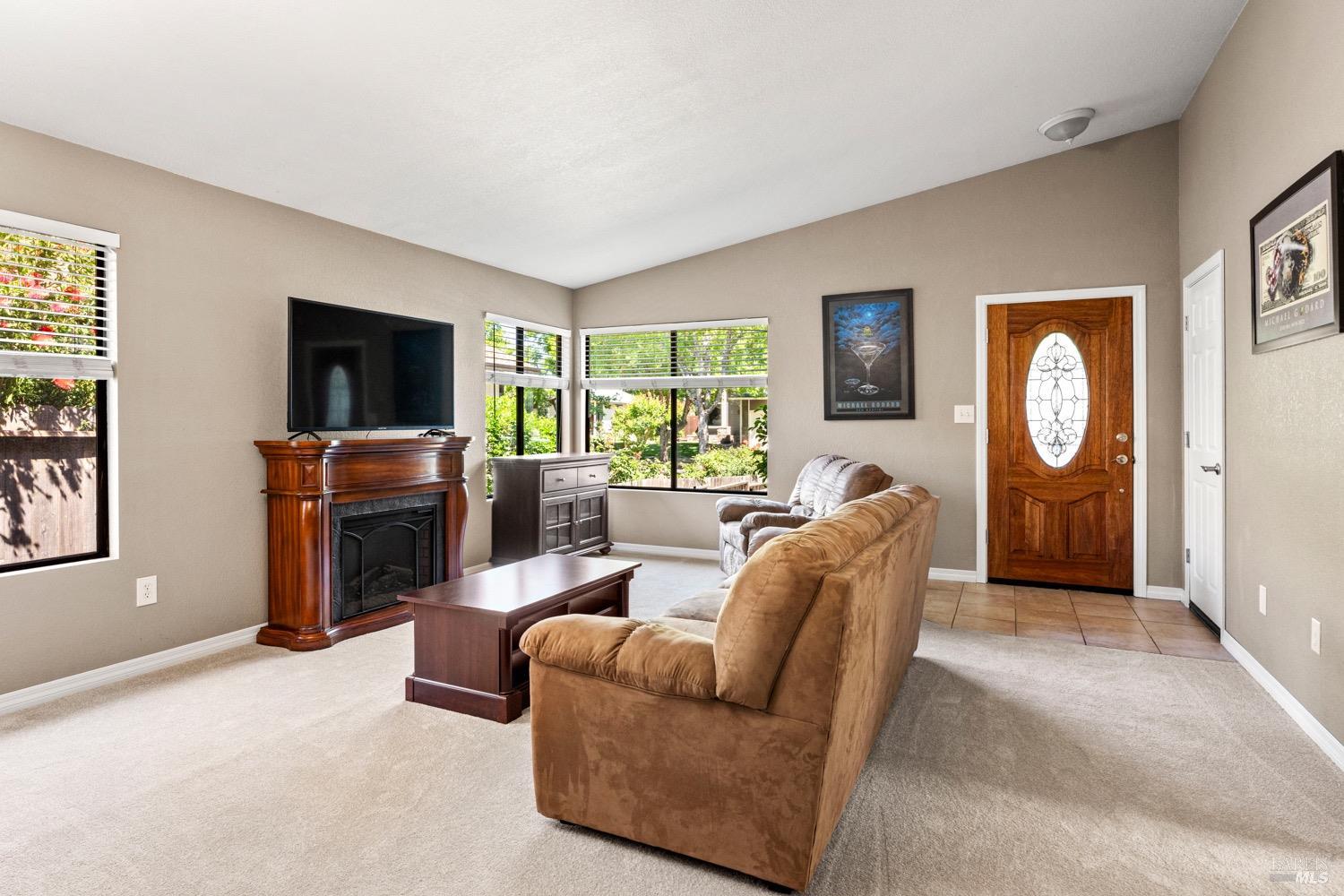 Detail Gallery Image 6 of 25 For 537 Donner Ct, Ukiah,  CA 95482 - 3 Beds | 2 Baths