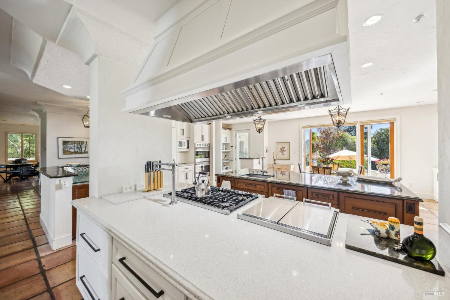 Detail Gallery Image 49 of 71 For 133 Deer Park Ave, San Rafael,  CA 94901 - 6 Beds | 6 Baths