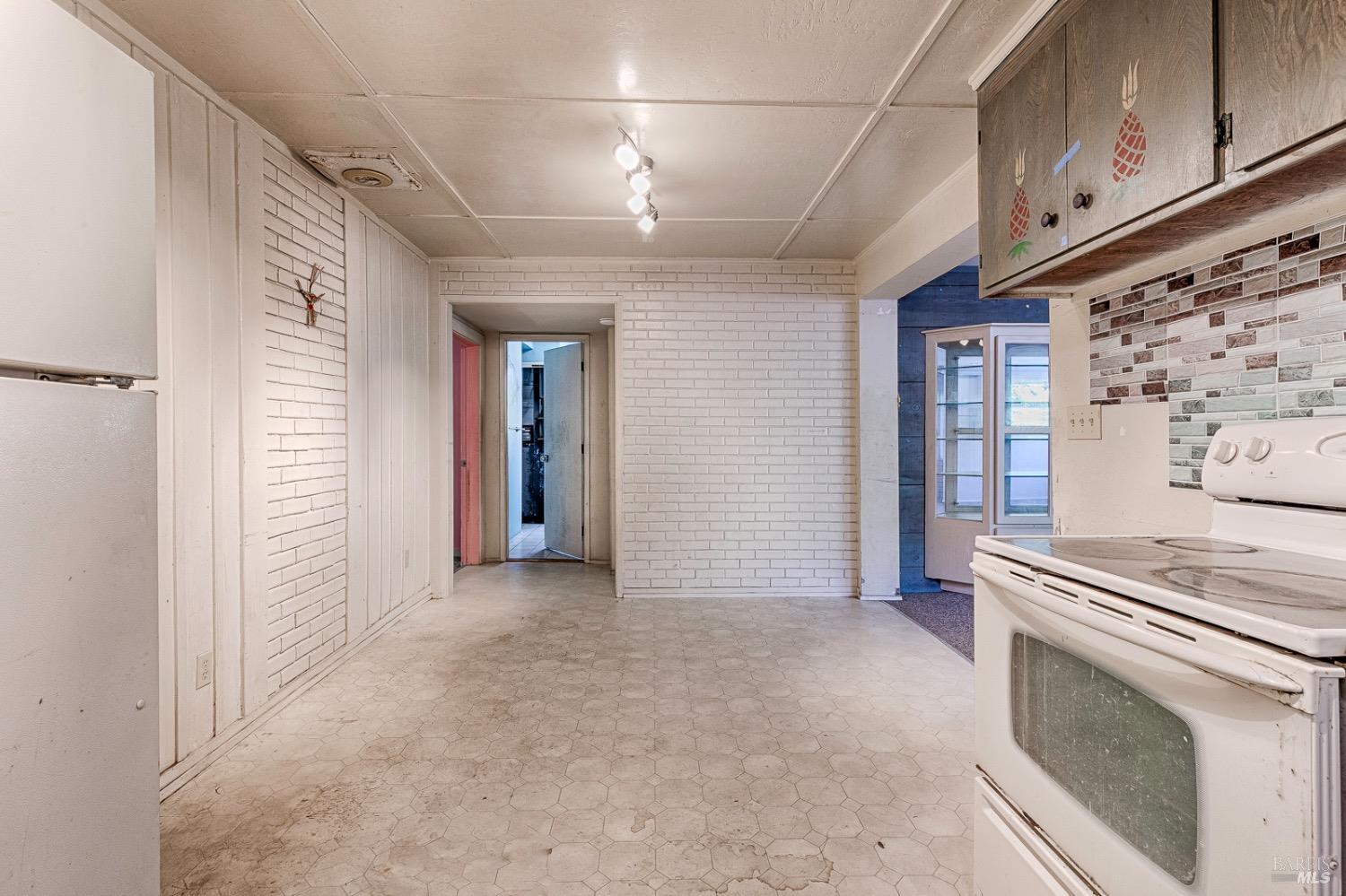 Detail Gallery Image 9 of 25 For 16344 5th St, Guerneville,  CA 95446 - 3 Beds | 1 Baths