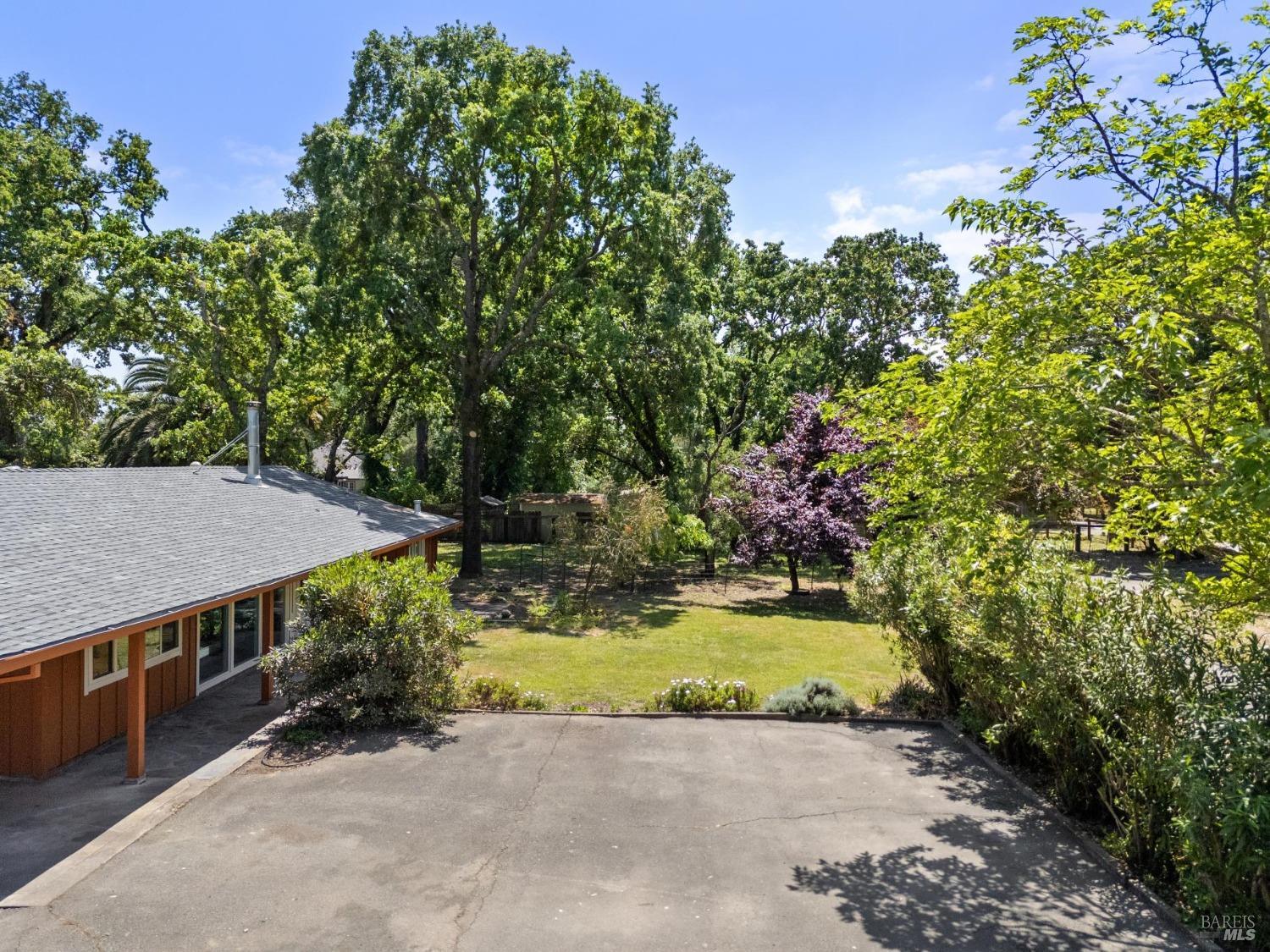 Detail Gallery Image 7 of 30 For 1610 Napa Rd, Sonoma,  CA 95476 - 3 Beds | 3 Baths