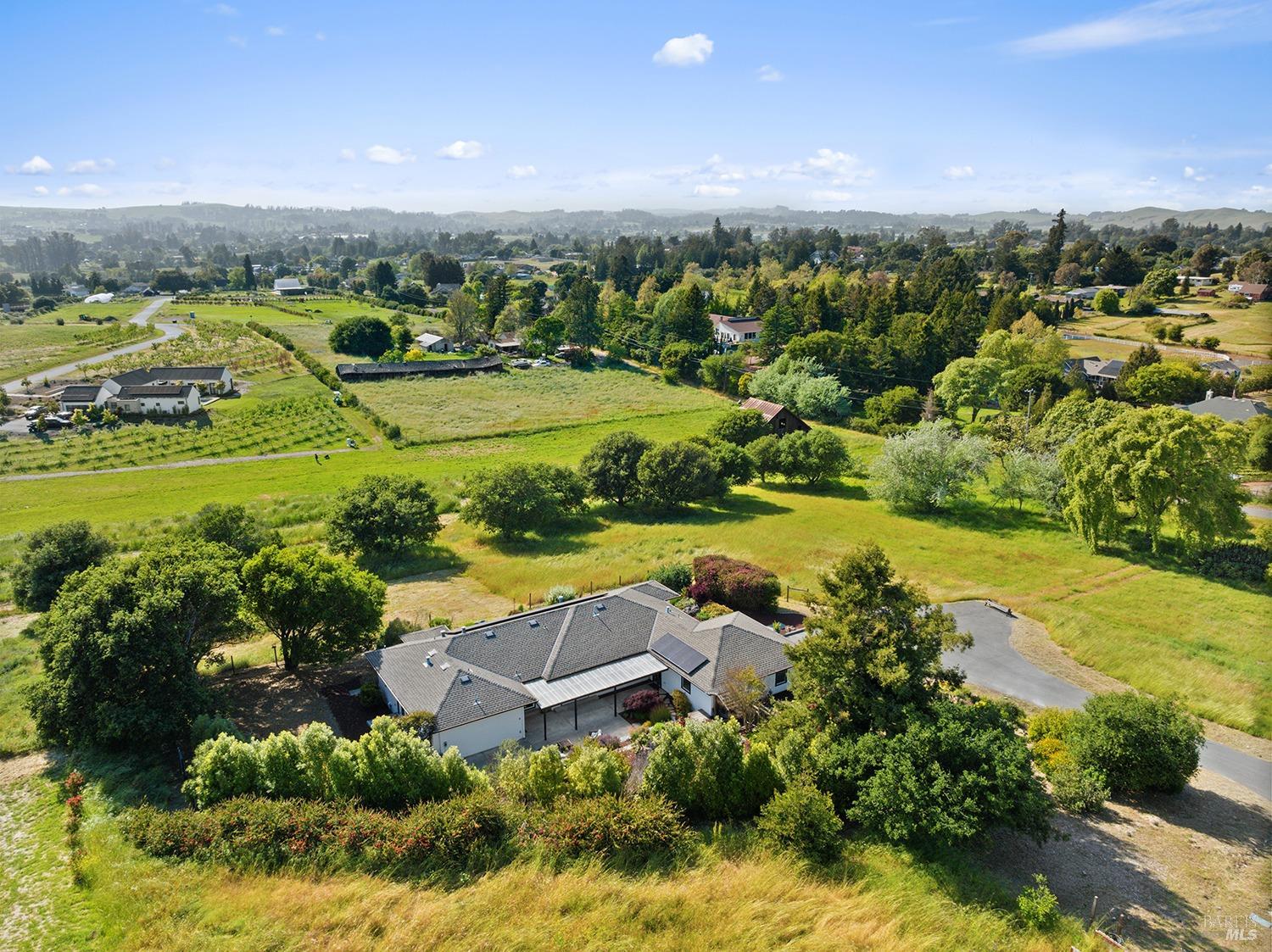 Detail Gallery Image 51 of 64 For 2022 Live Oak Farm Ln, Petaluma,  CA 94952 - 3 Beds | 2/1 Baths