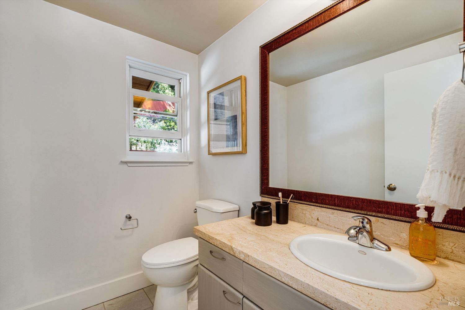 Detail Gallery Image 17 of 46 For 17389 Gehricke Rd, Sonoma,  CA 95476 - 4 Beds | 3/1 Baths