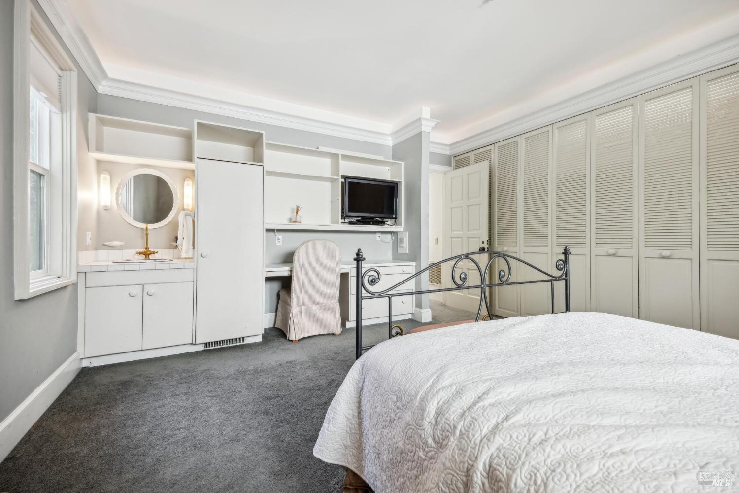 Detail Gallery Image 33 of 71 For 133 Deer Park Ave, San Rafael,  CA 94901 - 6 Beds | 6 Baths