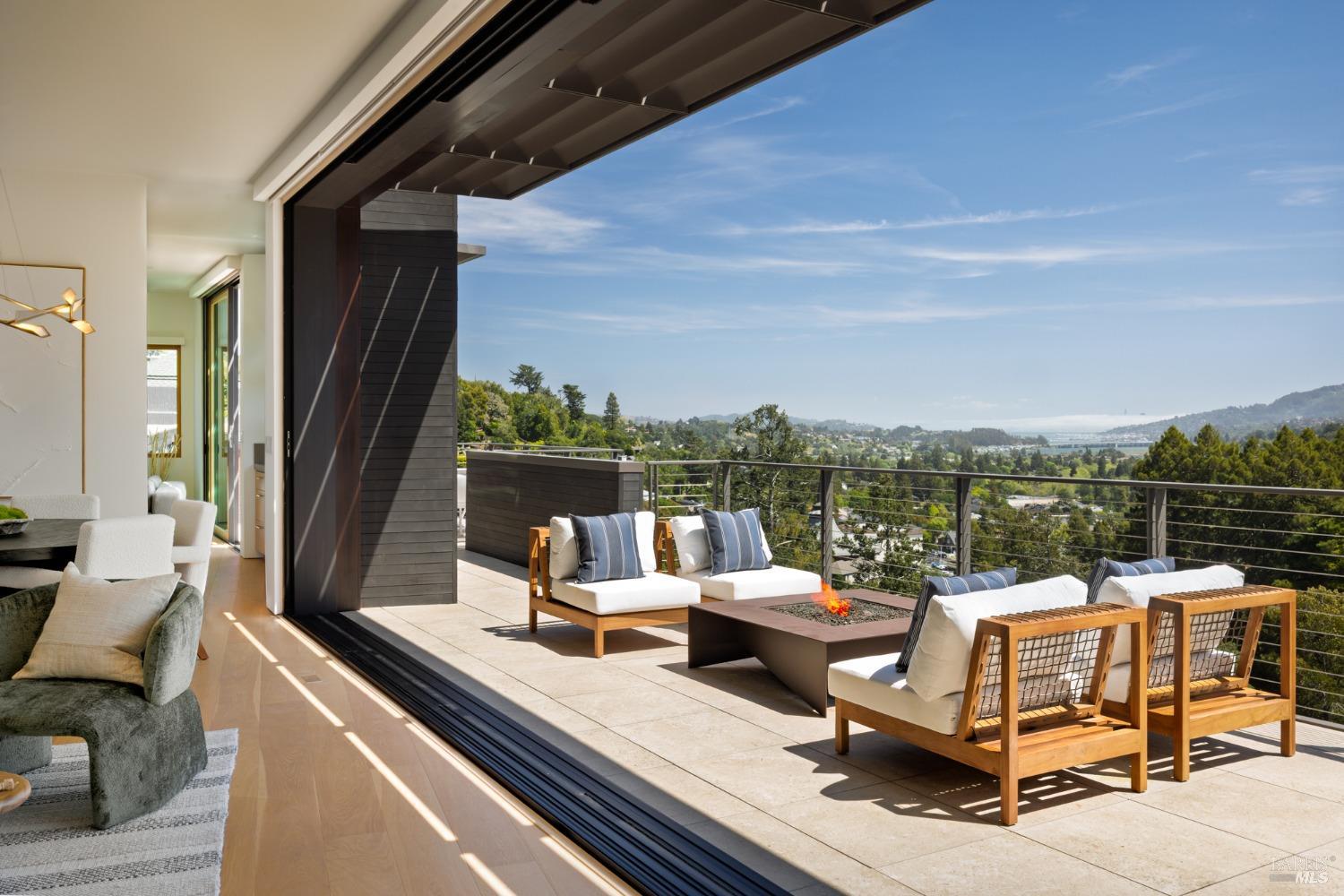 Detail Gallery Image 3 of 49 For 2 Upper Alcatraz Pl, Mill Valley,  CA 94941 - 5 Beds | 5/1 Baths