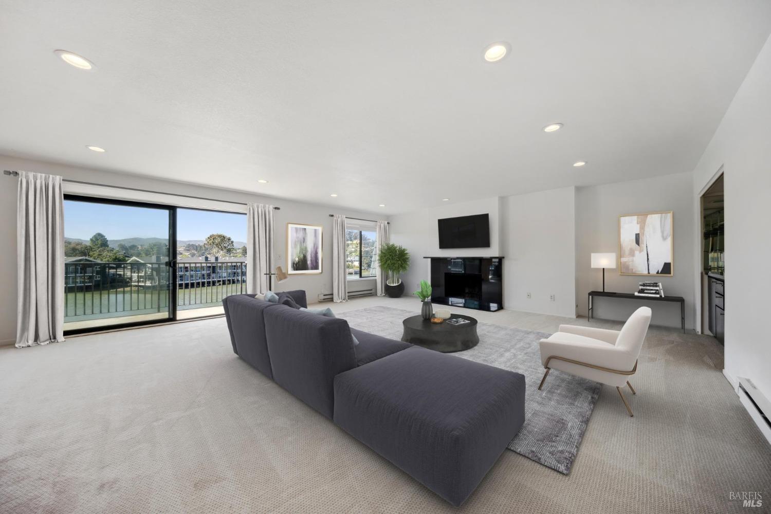 Detail Gallery Image 6 of 33 For 8 Greenwood Cove Dr #B,  Tiburon,  CA 94920 - 3 Beds | 2/1 Baths