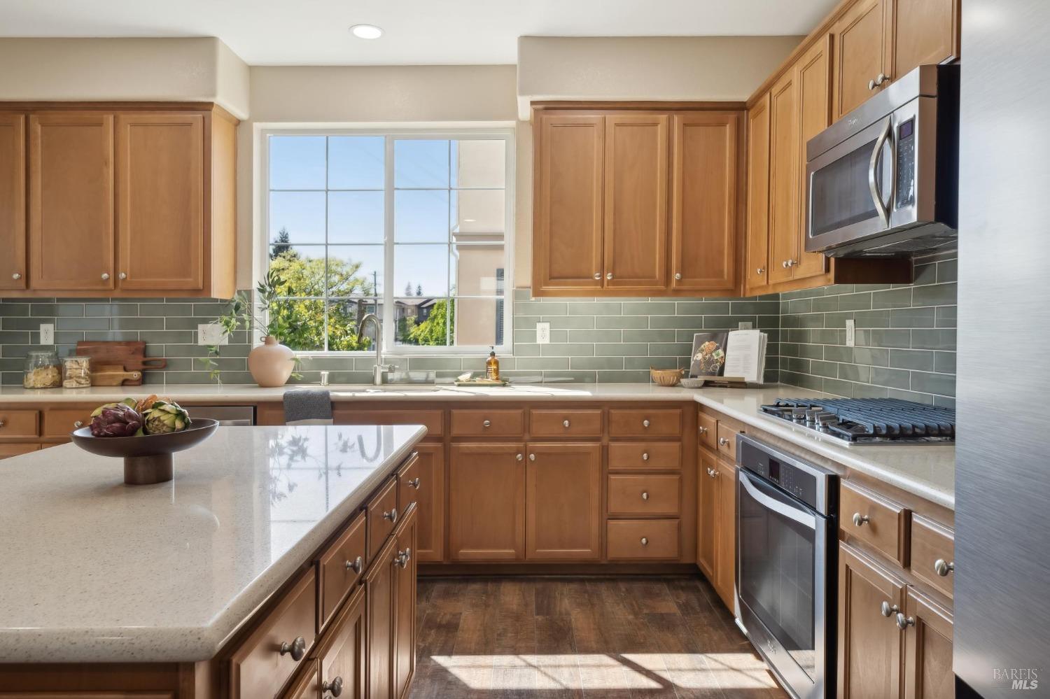Detail Gallery Image 12 of 35 For 96 Orchard Cir, Hayward,  CA 94544 - 3 Beds | 2/1 Baths