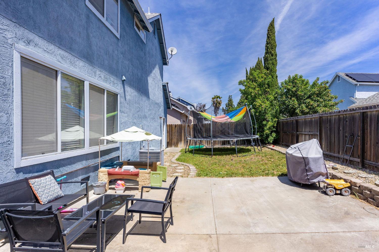 Detail Gallery Image 27 of 31 For 907 Shadywood Cir, Suisun City,  CA 94585 - 4 Beds | 2/1 Baths