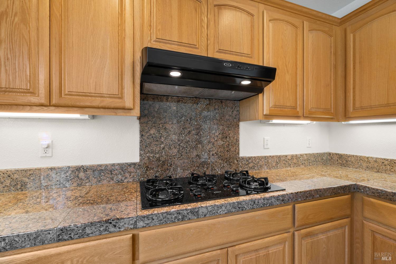 Detail Gallery Image 15 of 35 For 101 Ranch Dr, Novato,  CA 94945 - 3 Beds | 2/1 Baths