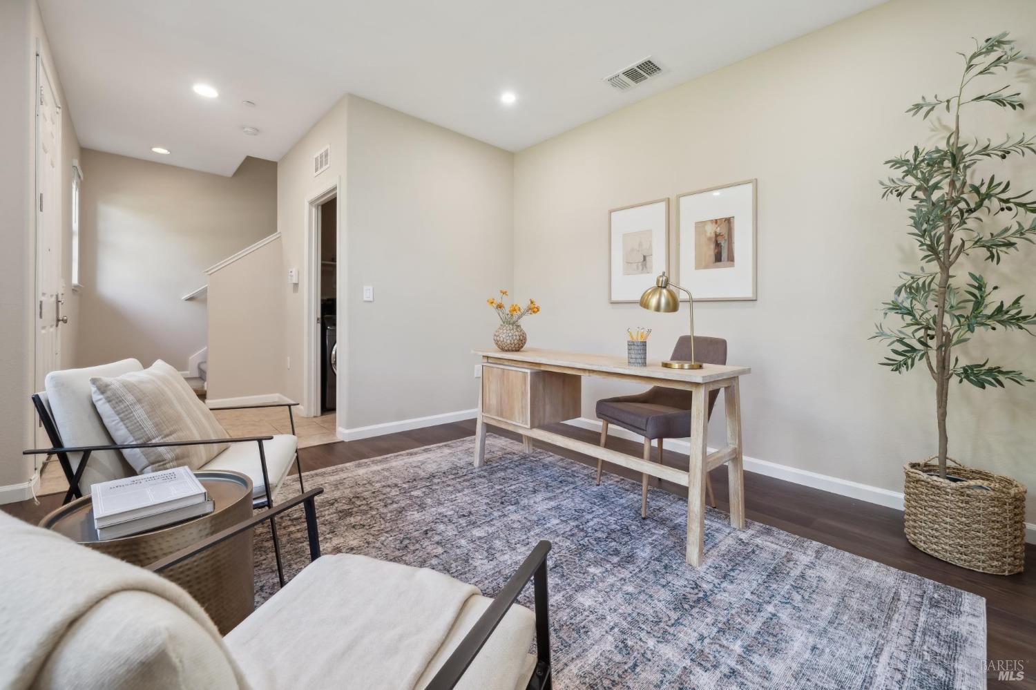 Detail Gallery Image 5 of 35 For 96 Orchard Cir, Hayward,  CA 94544 - 3 Beds | 2/1 Baths
