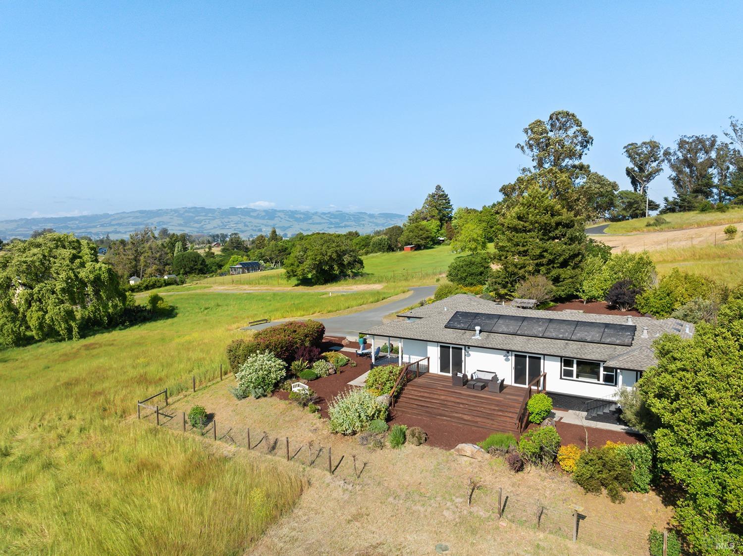 Detail Gallery Image 55 of 64 For 2022 Live Oak Farm Ln, Petaluma,  CA 94952 - 3 Beds | 2/1 Baths