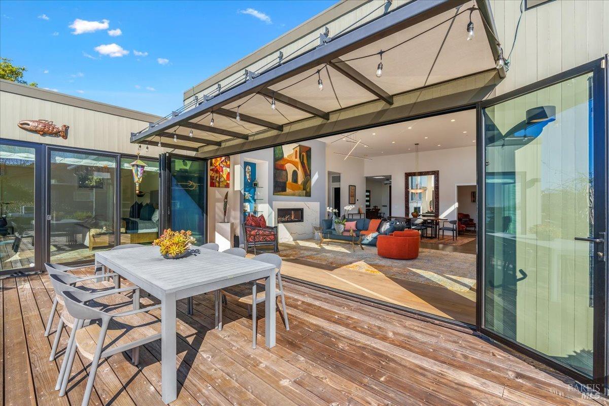 Detail Gallery Image 45 of 72 For 20 Lagoon Rd, Belvedere,  CA 94920 - 4 Beds | 4/1 Baths