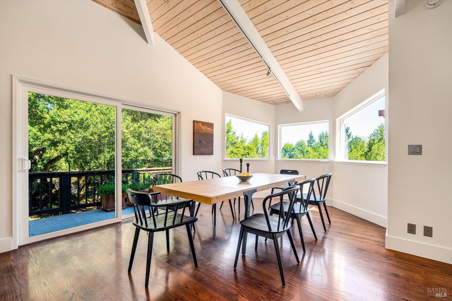 Detail Gallery Image 8 of 46 For 17389 Gehricke Rd, Sonoma,  CA 95476 - 4 Beds | 3/1 Baths