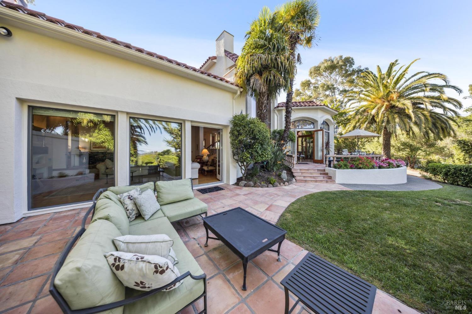 Detail Gallery Image 14 of 71 For 133 Deer Park Ave, San Rafael,  CA 94901 - 6 Beds | 6 Baths