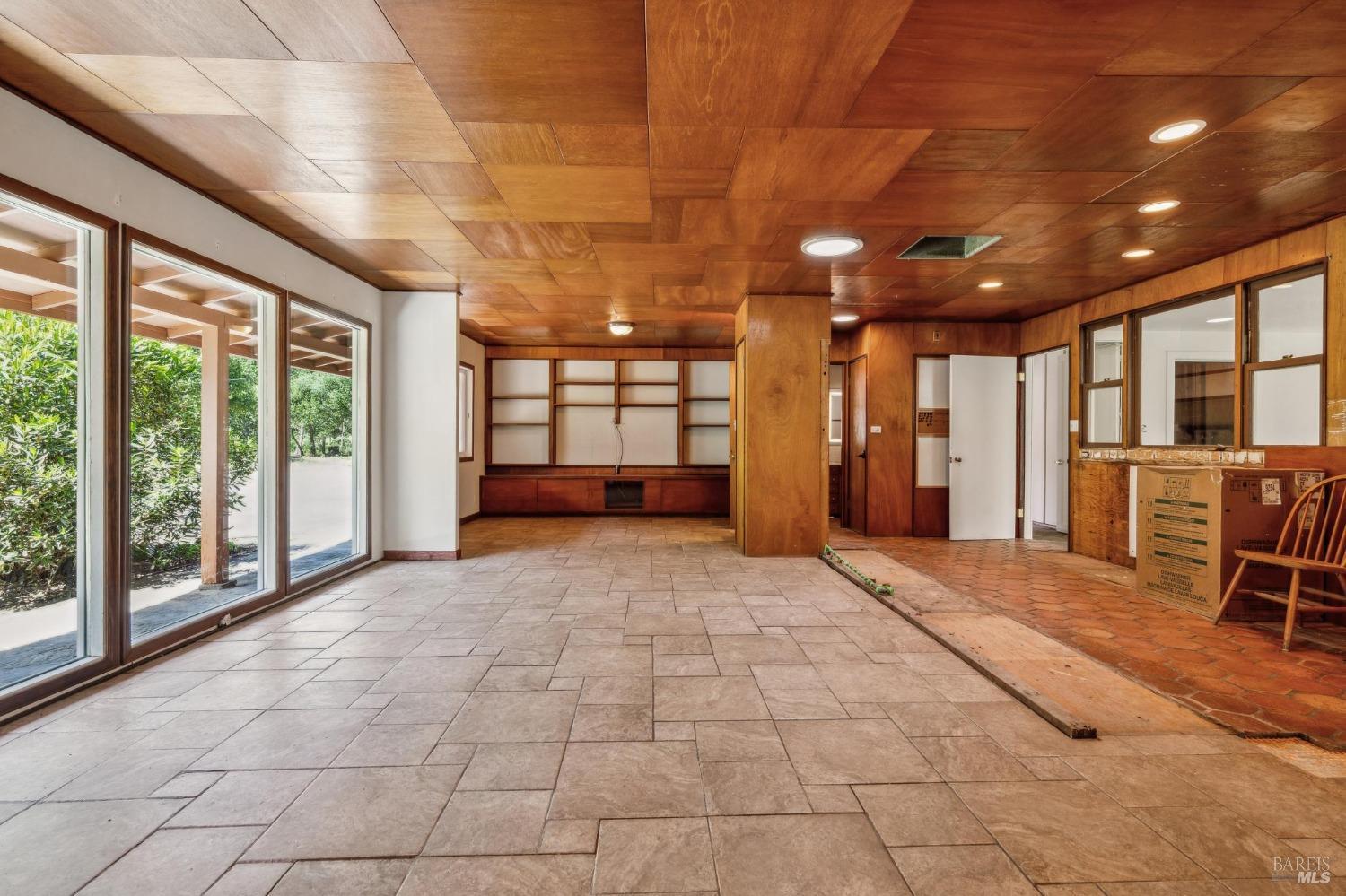 Detail Gallery Image 12 of 30 For 1610 Napa Rd, Sonoma,  CA 95476 - 3 Beds | 3 Baths