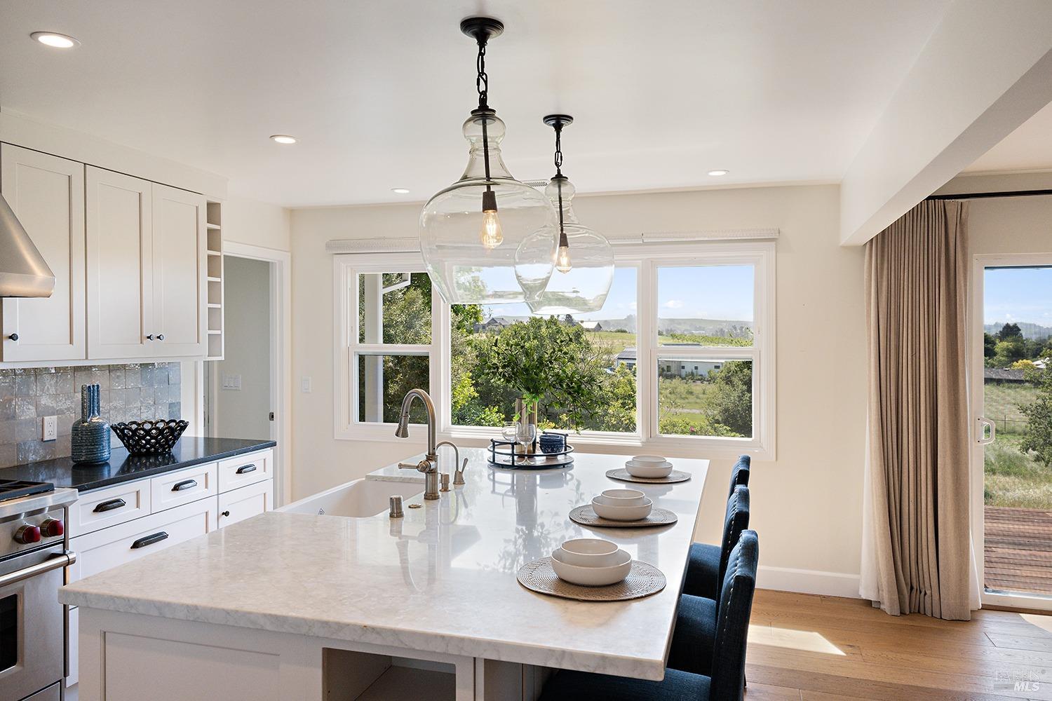 Detail Gallery Image 10 of 64 For 2022 Live Oak Farm Ln, Petaluma,  CA 94952 - 3 Beds | 2/1 Baths