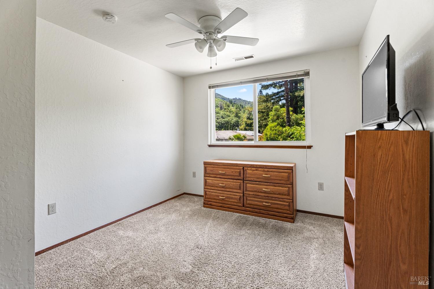 Detail Gallery Image 16 of 27 For 1344 Laurel Ave, Ukiah,  CA 95482 - 3 Beds | 2/1 Baths