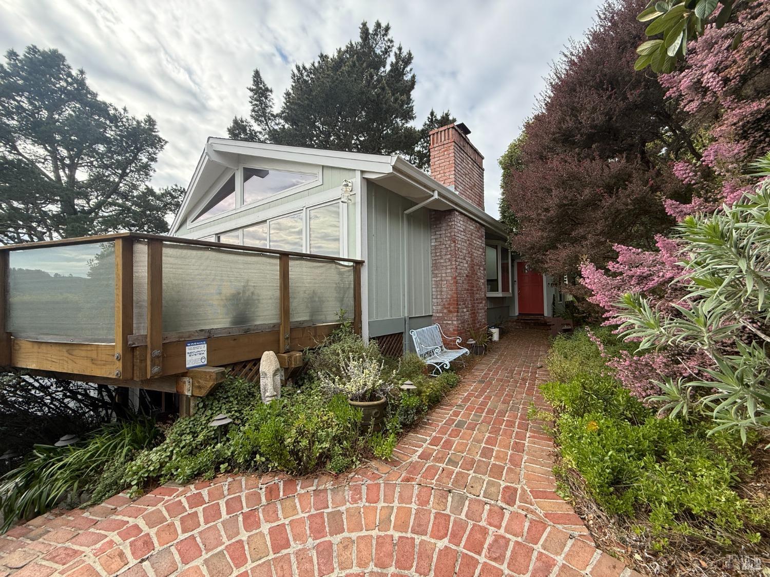 Detail Gallery Image 1 of 1 For 914 Valley View Ln, Mill Valley,  CA 94941 - 4 Beds | 2 Baths
