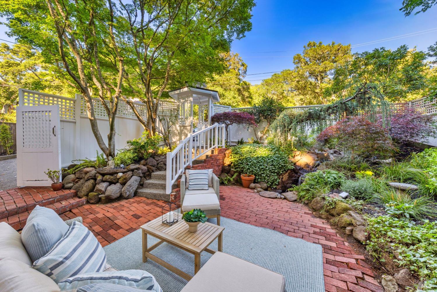 Detail Gallery Image 3 of 38 For 239 W Blithedale Ave, Mill Valley,  CA 94941 - 3 Beds | 2 Baths