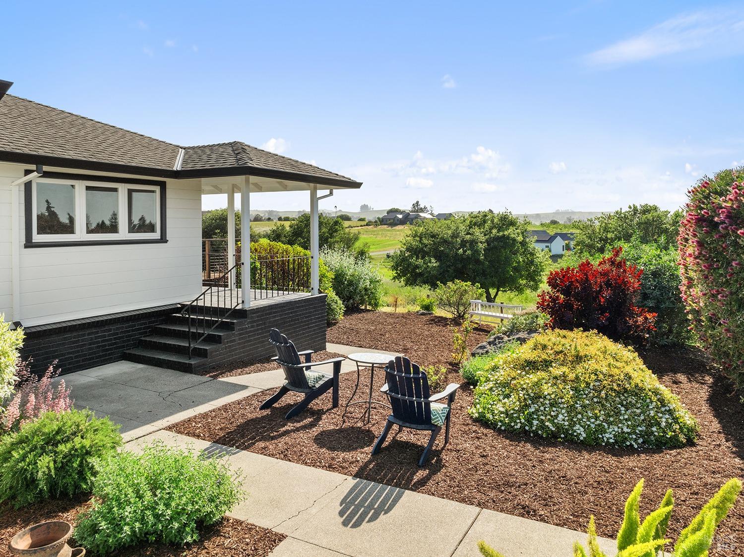Detail Gallery Image 2 of 64 For 2022 Live Oak Farm Ln, Petaluma,  CA 94952 - 3 Beds | 2/1 Baths