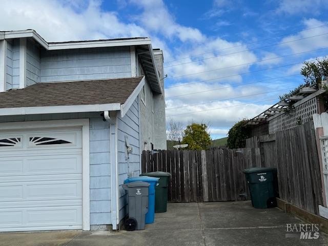 Detail Gallery Image 2 of 3 For 40 Brighton Dr, Vallejo,  CA 94591 - 3 Beds | 2/1 Baths