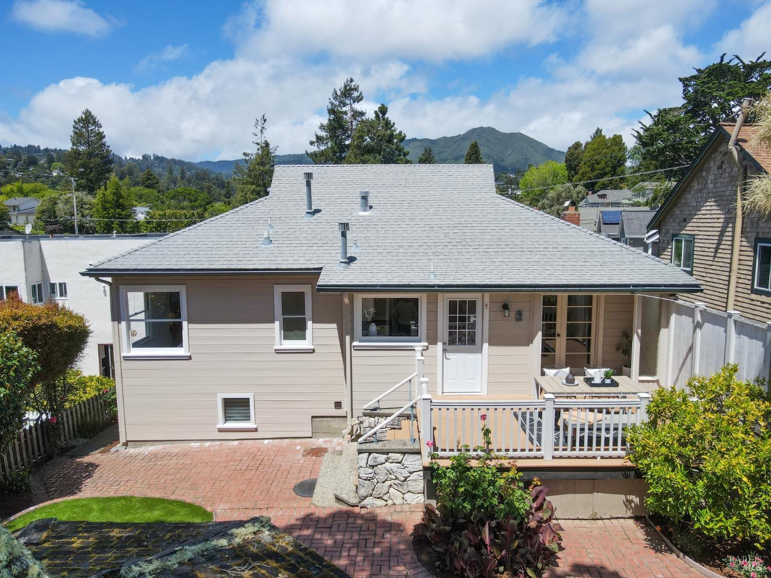 Detail Gallery Image 11 of 15 For 230 Elm Ave, Mill Valley,  CA 94941 - 4 Beds | 2 Baths