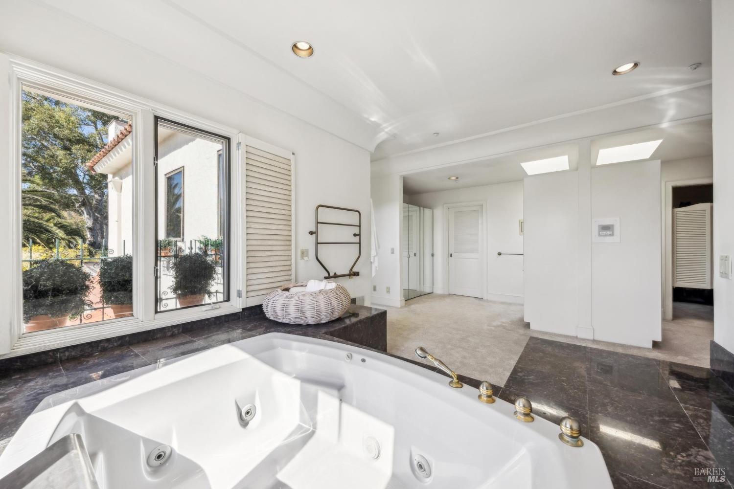 Detail Gallery Image 23 of 71 For 133 Deer Park Ave, San Rafael,  CA 94901 - 6 Beds | 6 Baths