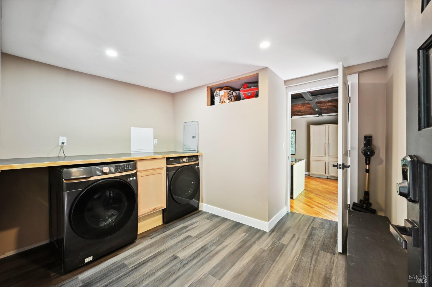 Detail Gallery Image 4 of 51 For 21713 Starrett Hill Dr, Monte Rio,  CA 95462 - 2 Beds | 2 Baths