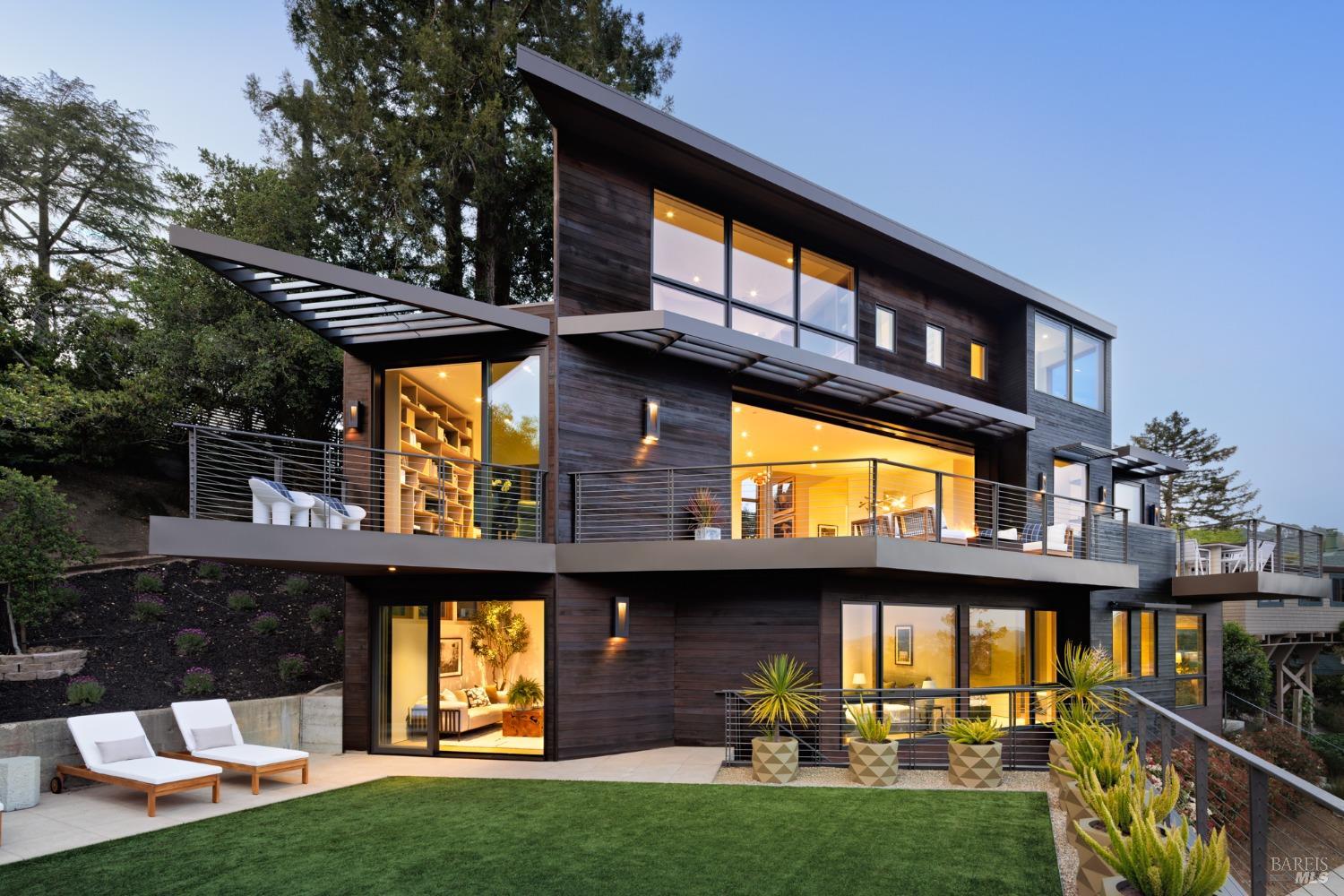 Detail Gallery Image 47 of 49 For 2 Upper Alcatraz Pl, Mill Valley,  CA 94941 - 5 Beds | 5/1 Baths