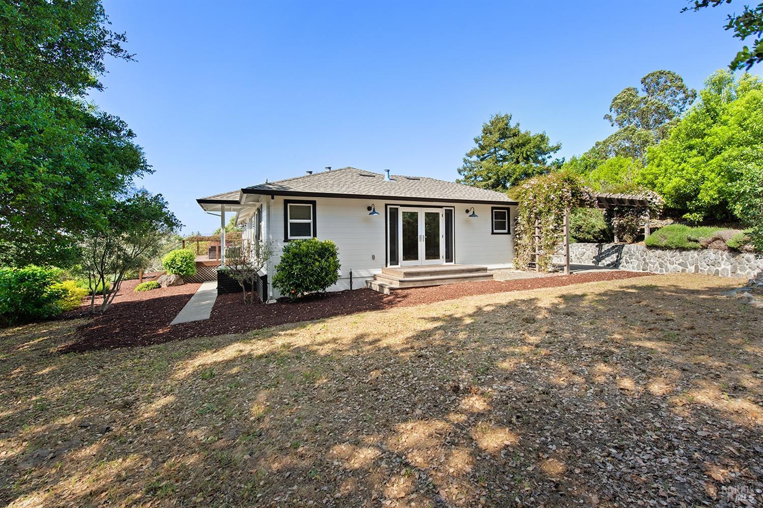 Detail Gallery Image 43 of 64 For 2022 Live Oak Farm Ln, Petaluma,  CA 94952 - 3 Beds | 2/1 Baths