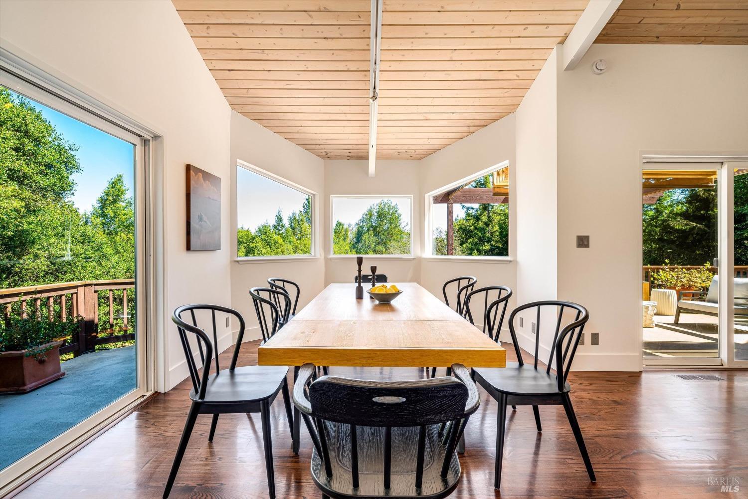 Detail Gallery Image 9 of 46 For 17389 Gehricke Rd, Sonoma,  CA 95476 - 4 Beds | 3/1 Baths