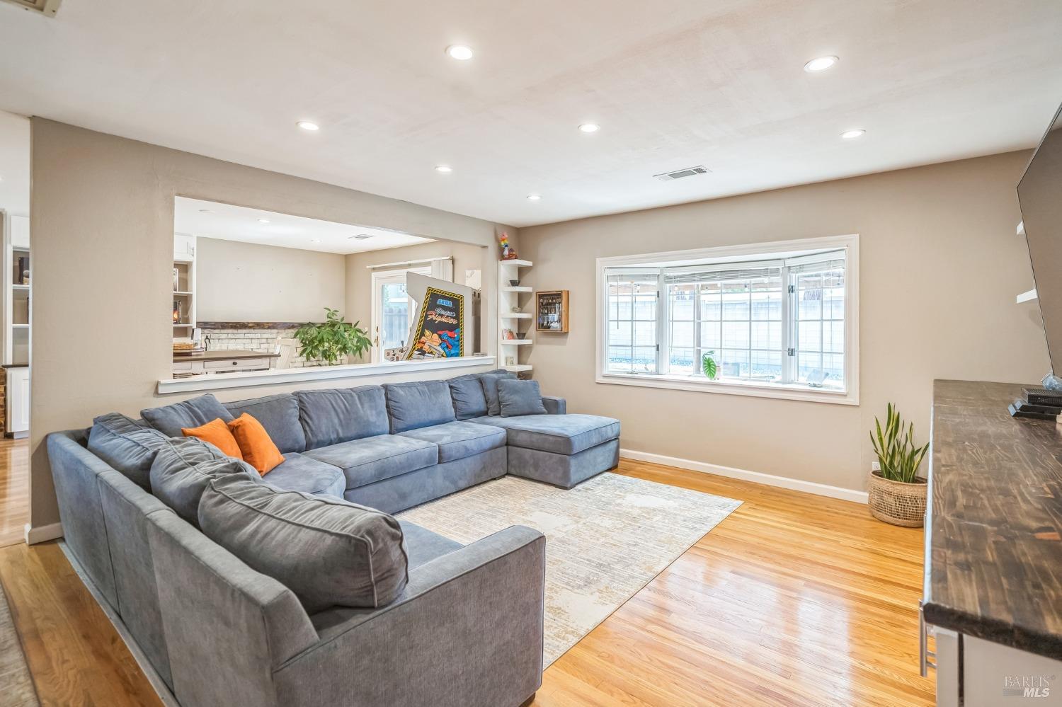Detail Gallery Image 5 of 34 For 2908 Orchid St, Fairfield,  CA 94533 - 3 Beds | 2 Baths