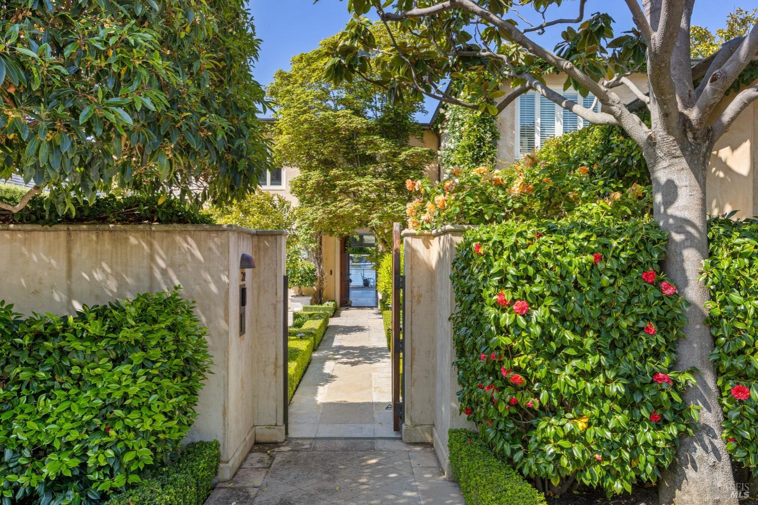 Detail Gallery Image 7 of 73 For 72 Lagoon Rd, Belvedere,  CA 94920 - 4 Beds | 2/1 Baths