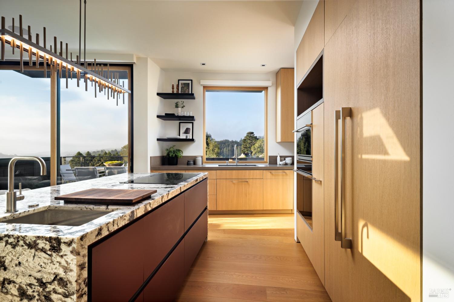 Detail Gallery Image 12 of 49 For 2 Upper Alcatraz Pl, Mill Valley,  CA 94941 - 5 Beds | 5/1 Baths