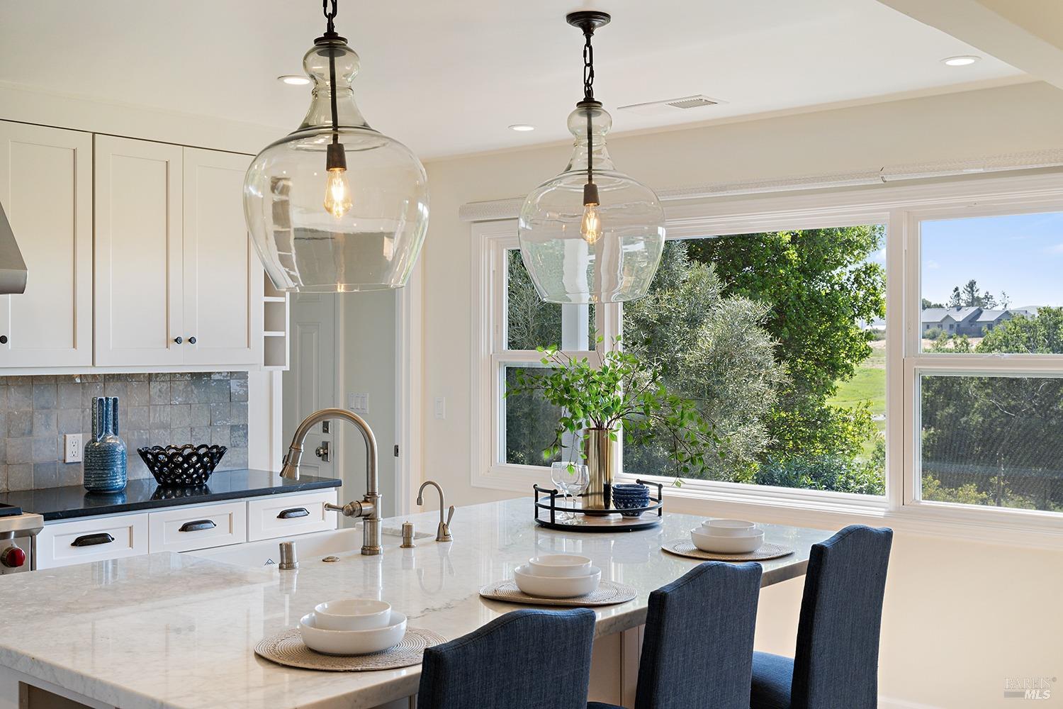 Detail Gallery Image 11 of 64 For 2022 Live Oak Farm Ln, Petaluma,  CA 94952 - 3 Beds | 2/1 Baths