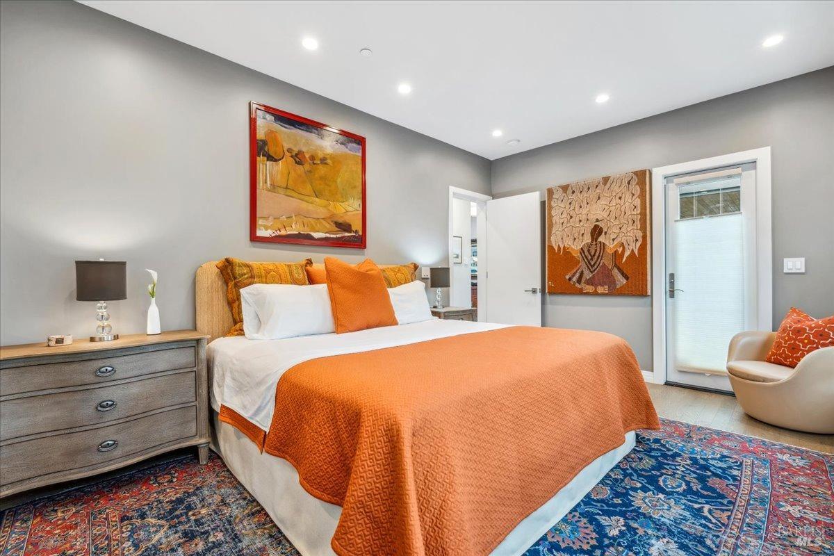 Detail Gallery Image 31 of 72 For 20 Lagoon Rd, Belvedere,  CA 94920 - 4 Beds | 4/1 Baths