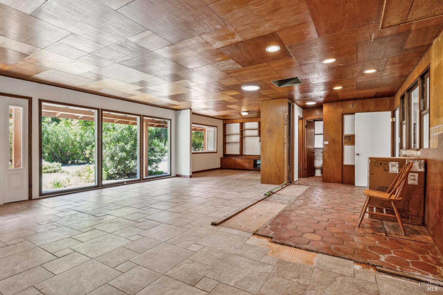 Detail Gallery Image 14 of 30 For 1610 Napa Rd, Sonoma,  CA 95476 - 3 Beds | 3 Baths
