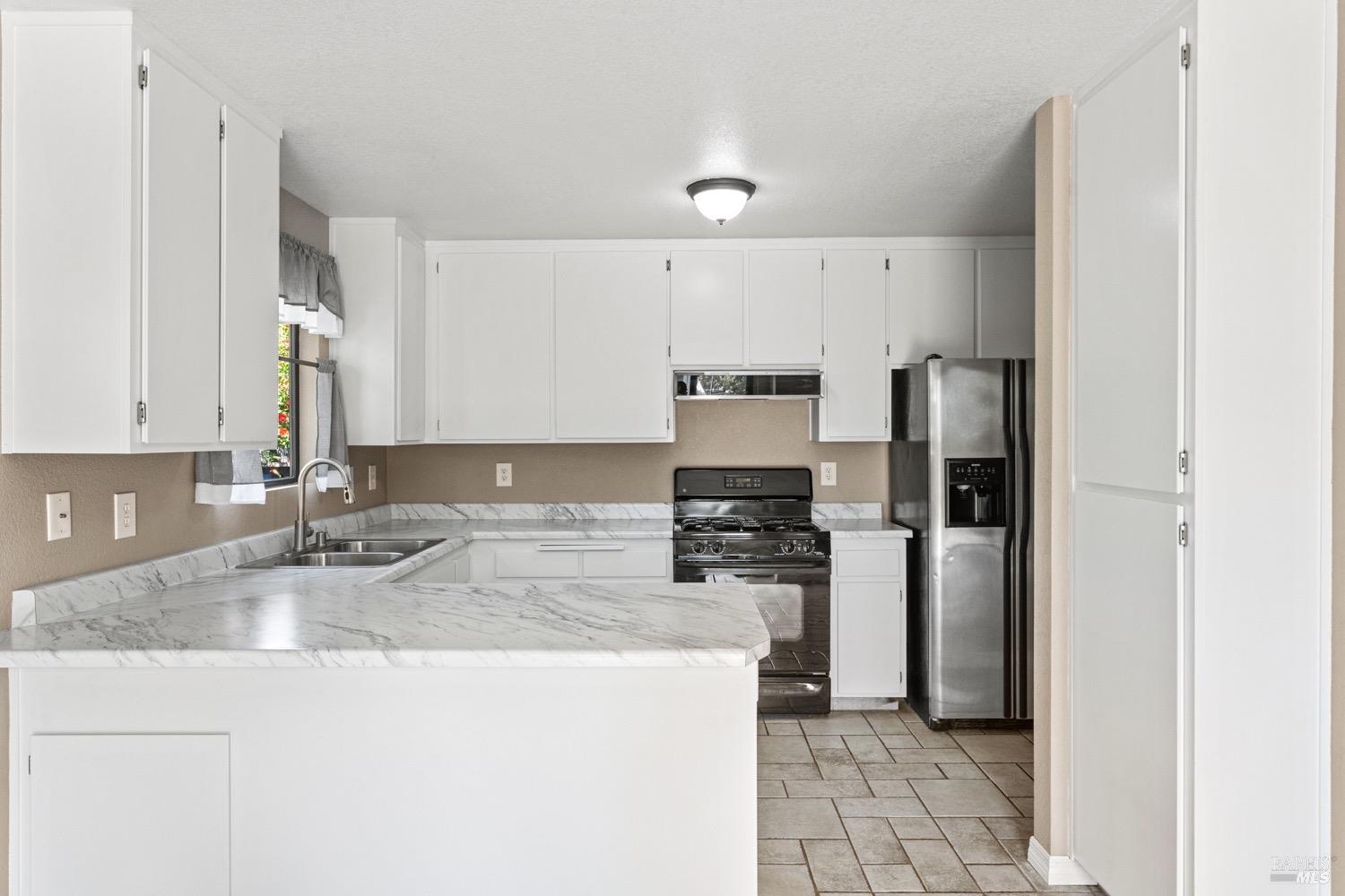 Detail Gallery Image 10 of 25 For 537 Donner Ct, Ukiah,  CA 95482 - 3 Beds | 2 Baths