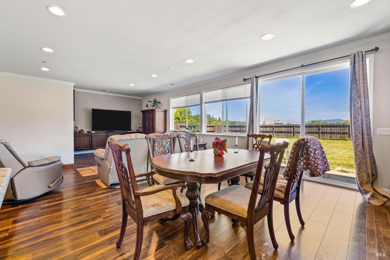 Detail Gallery Image 7 of 26 For 412 Grove St, Willits,  CA 95490 - 4 Beds | 3 Baths