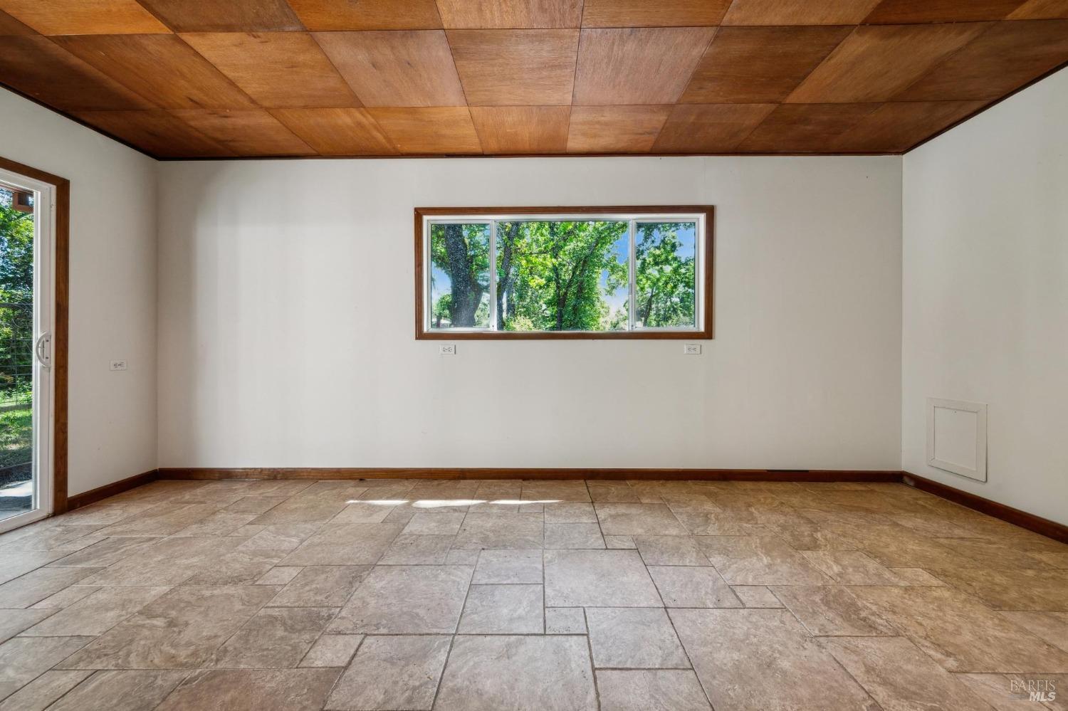 Detail Gallery Image 18 of 30 For 1610 Napa Rd, Sonoma,  CA 95476 - 3 Beds | 3 Baths