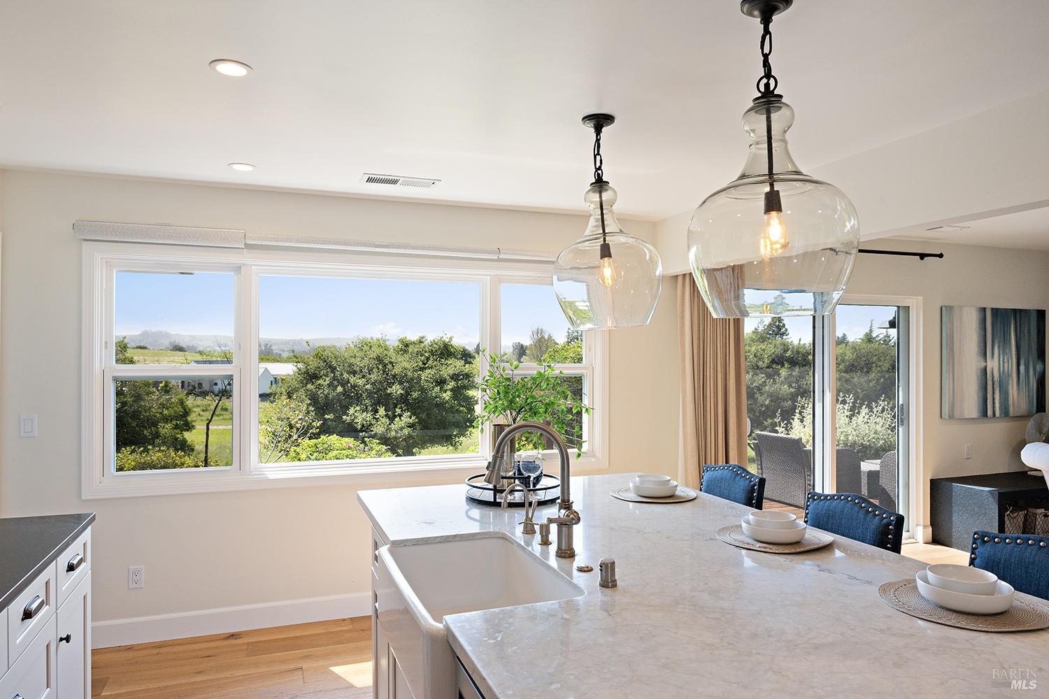 Detail Gallery Image 12 of 64 For 2022 Live Oak Farm Ln, Petaluma,  CA 94952 - 3 Beds | 2/1 Baths