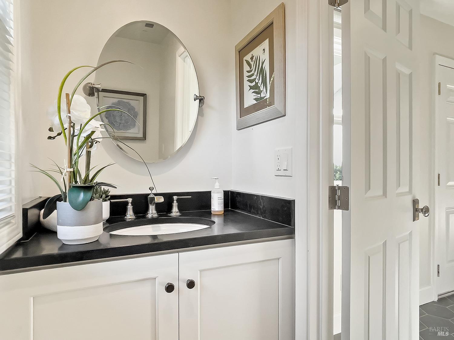 Detail Gallery Image 31 of 64 For 2022 Live Oak Farm Ln, Petaluma,  CA 94952 - 3 Beds | 2/1 Baths