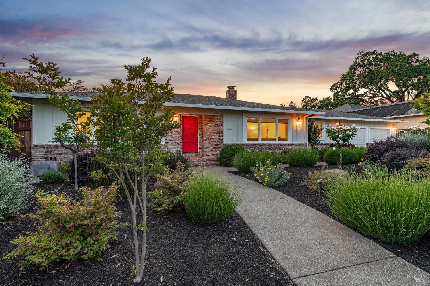 Detail Gallery Image 7 of 61 For 249 Los Palos St, Sonoma,  CA 95476 - 3 Beds | 3 Baths