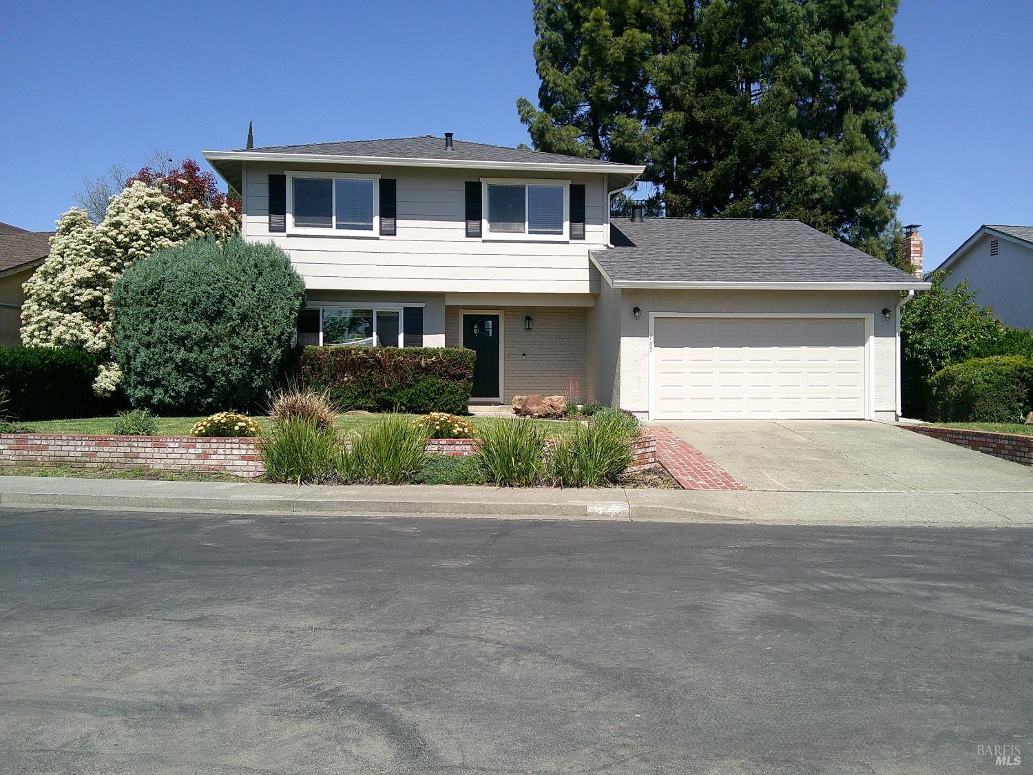 Detail Gallery Image 1 of 13 For 785 Dogwood Cir, Fairfield,  CA 94533 - 4 Beds | 2/1 Baths
