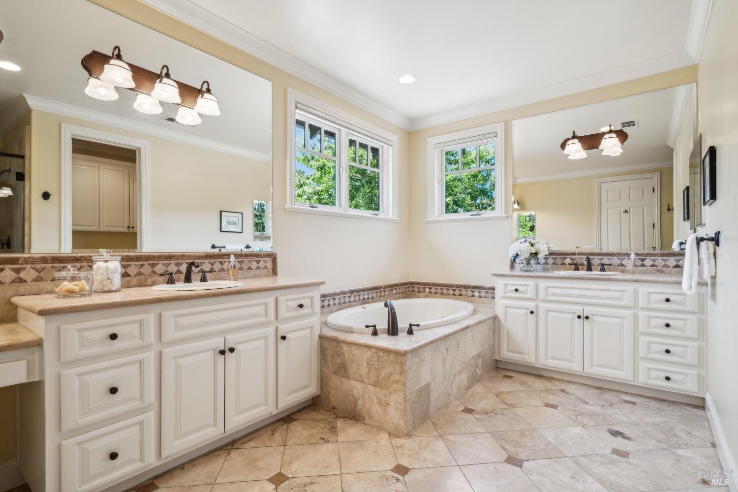 Detail Gallery Image 14 of 21 For 37 Ross Ter, Kentfield,  CA 94904 - 3 Beds | 3/1 Baths
