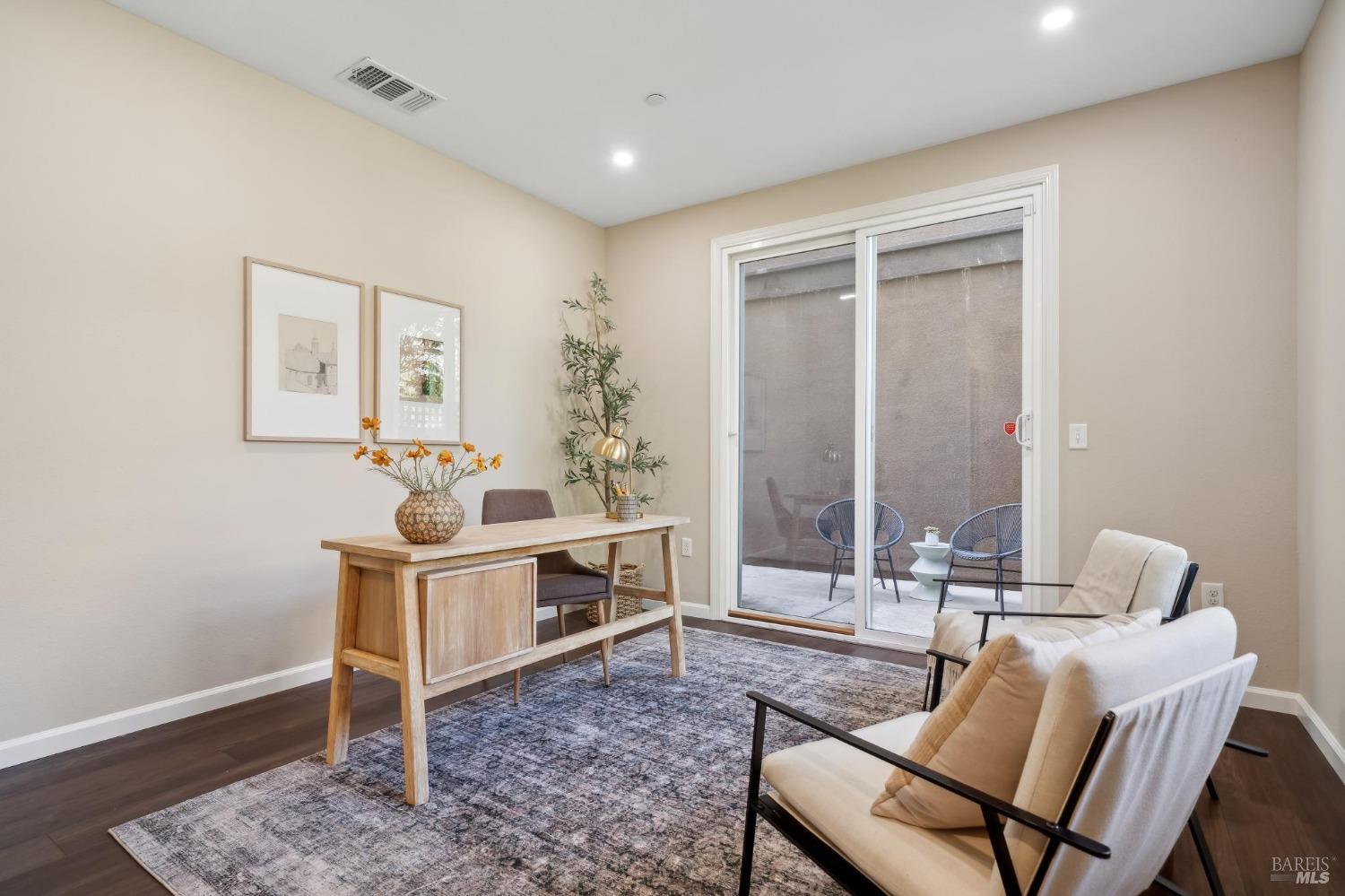 Detail Gallery Image 4 of 35 For 96 Orchard Cir, Hayward,  CA 94544 - 3 Beds | 2/1 Baths
